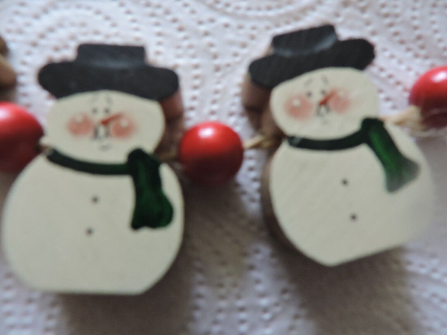 THREE WOODEN SNOWMEN ON ROPE DECORATION