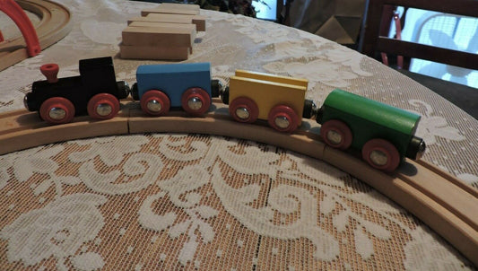 WOODEN TRAIN TRACK AND 4 PIECE TRAIN SET