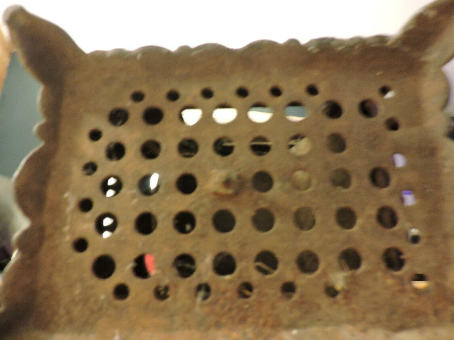 VINTAGE CAST IRON CHILD'S  STOVE ( 7.25 X 5.5 X 5 INCHES ) 4 BURNER