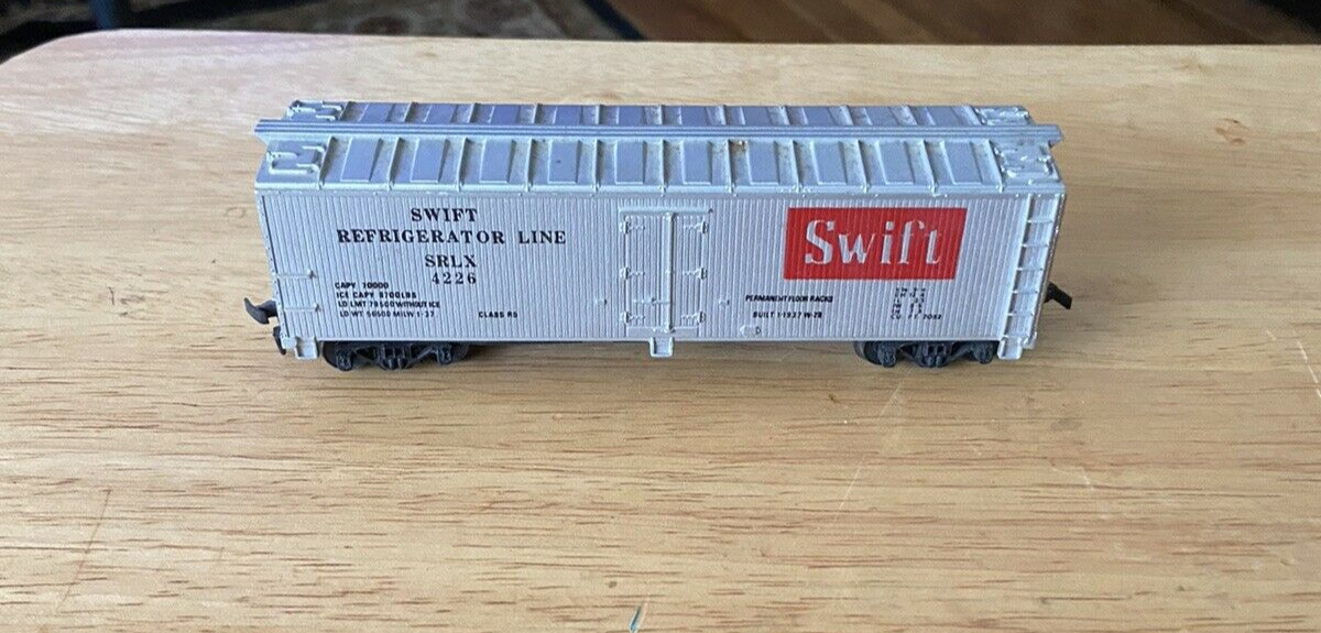 Model Railroad Refrigeration Car-"Swift Refrigeration Line" Box Car