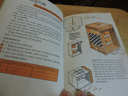 THE CUB SCOUT WOLF HANDBOOK  1970 PRINTING