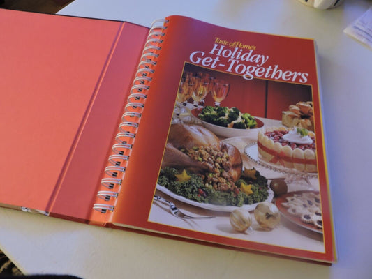 TASTE OF HOME'S HOLIDAY GET-TOGETHERS 2006  540 FESTIVE RECIPES