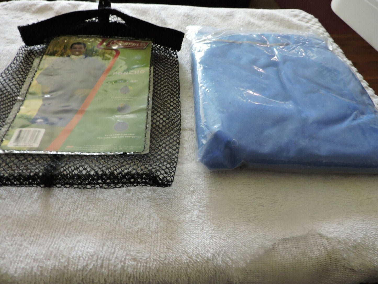 COLEMAN  ADULT PONCHO 50X80 INCHES NEW
