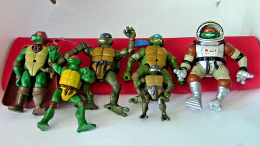 Lot of 4 Ninja Turtle Figures (Donatello/Leonardo/MichaelAngelo/TT) + Bonus Gift