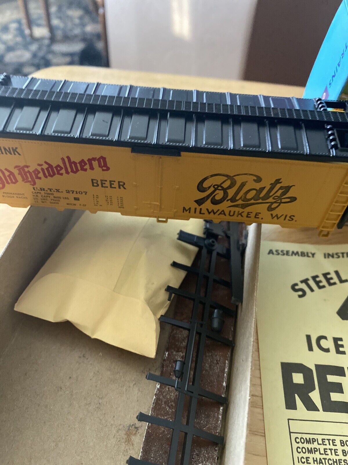 ATHEARN TRAINS IN MINIATURE BLATZ REFRIGERTOR CAR  (NIB)