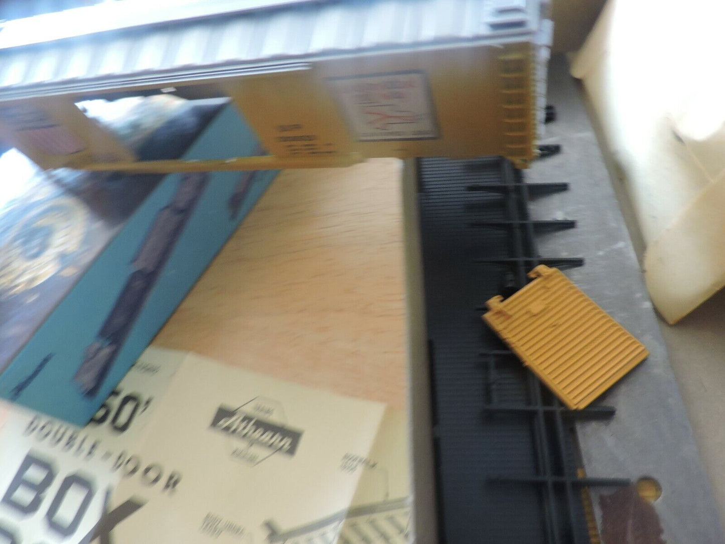 ATHEARN TRAINS IN MINIATURE UNION PACIFIC  50 FT DBL DR AUTO CAR (NIB)