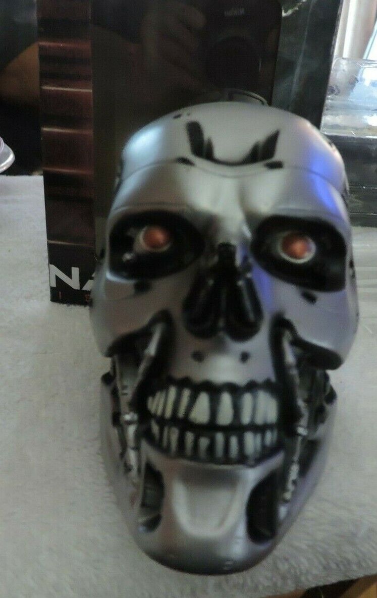 HALF SCALE ENDO SKULL  A LOOT CRATE EXCLUSIVE: CHRONICLE COLLECTIBLES TERMINATOR