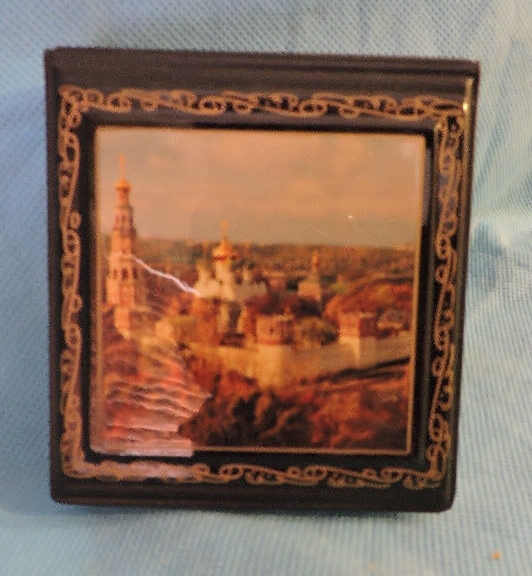 RUSSIAN MADE DESKTOP MEMO PAD WITH ANCIENT CITY PICTURED ON TOP