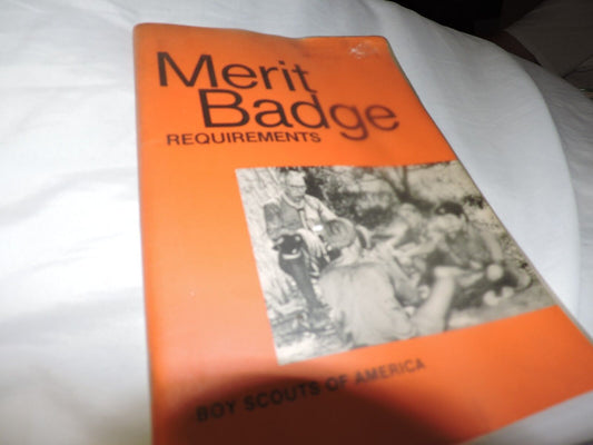 1979  BOY SCOUT  MERIT BADGE REQUIREMENTS BOOK (paperback)