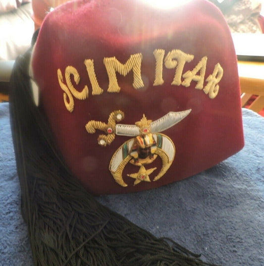 SCIMITAR FEZ  SIZE 71/4  (SHRINER HAT WITH RAISED LOGO)