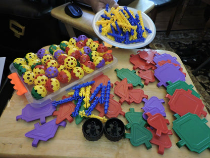 STEM EDUCATIONAL BUILDING SE--IQ BUILDER  147 PIECES