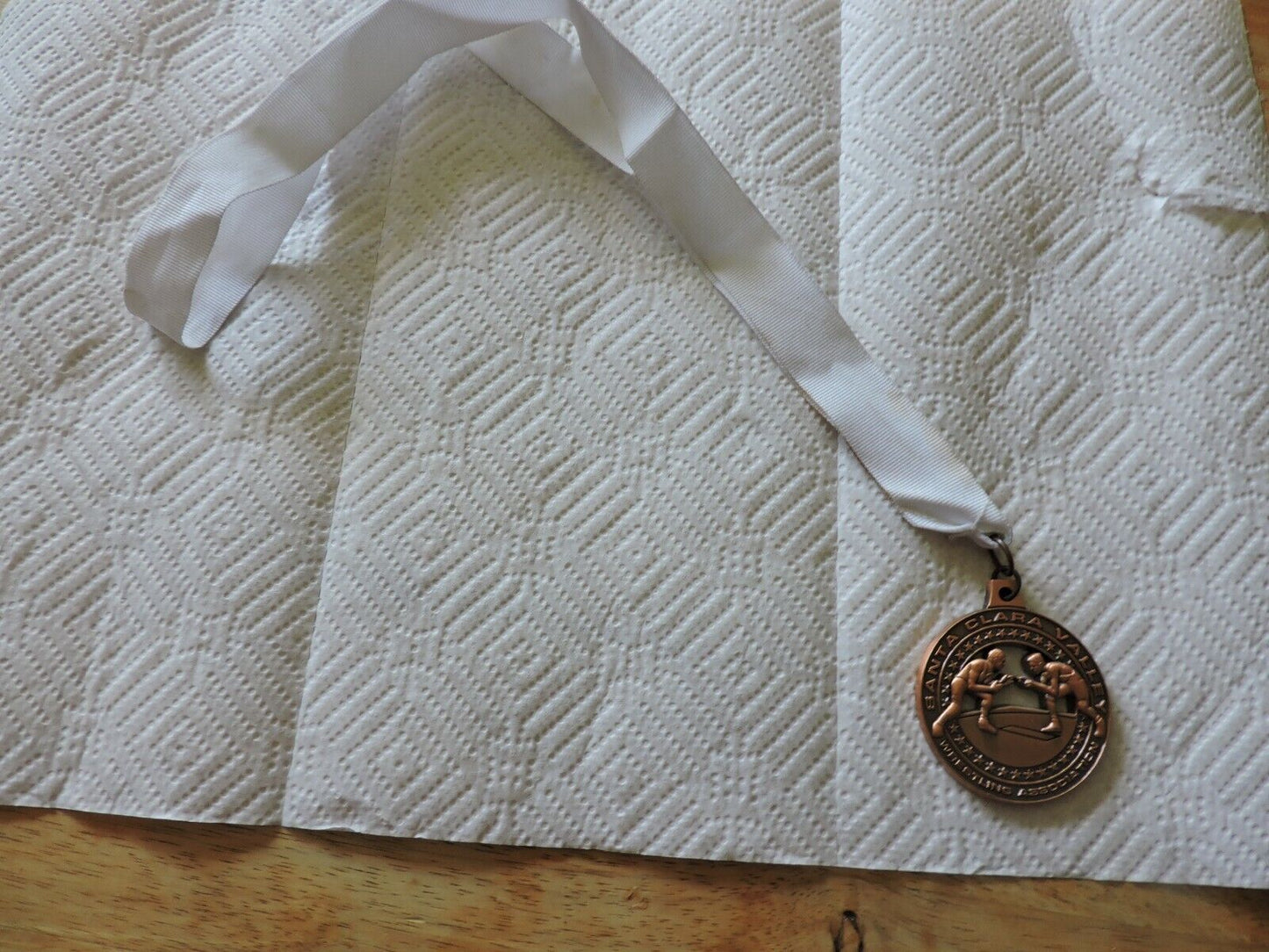 SANTA CLARA VELLEY   WRESTING ASSOCIATION ROUND MEDAL ON WHITE RIBBON