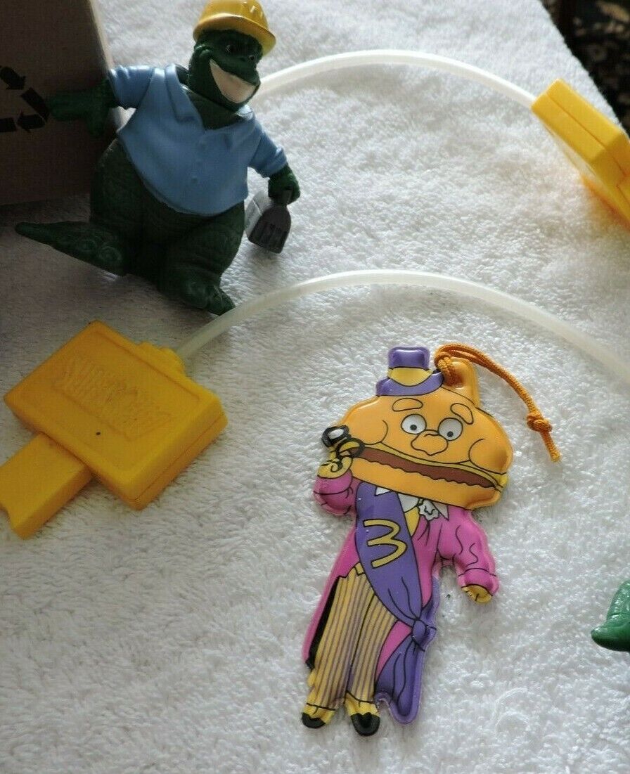 VARIETY LOT OF TOYS--8 PIECES