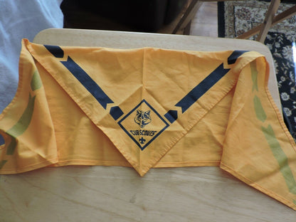 CUB SCOUT NECKERCHIEF--YELLOW