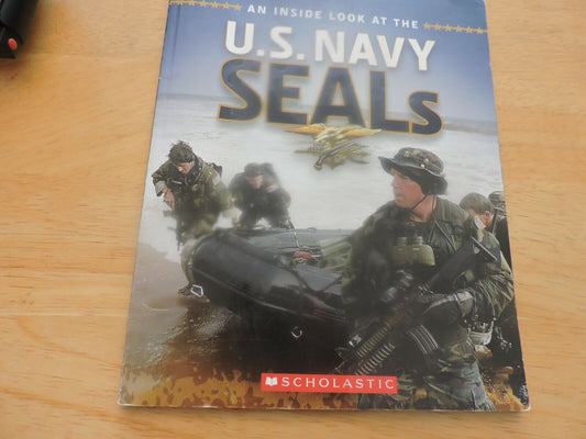 AN INSIDE LOOK ATHE THE U.S. NAVY SEALS  2011 SCHOLASTIC BOOK