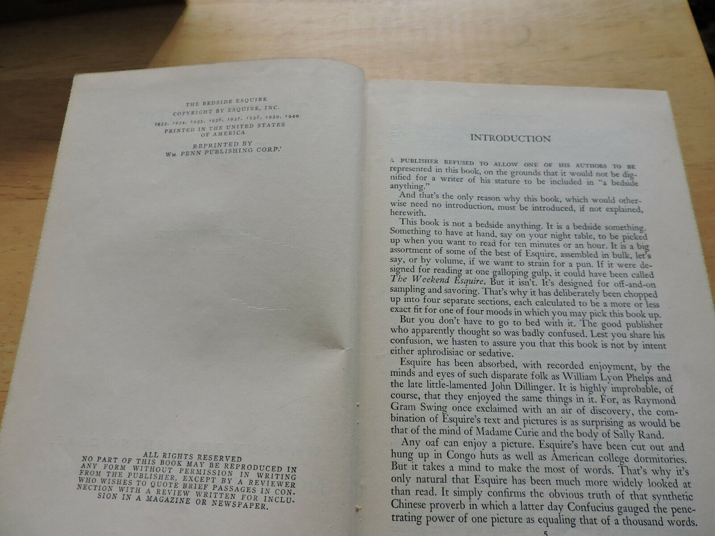 VINTAGE BOOK: THE BEDSIDE  ESQUIRE   EDITED BY: ARNOLD GINGRICH 1940