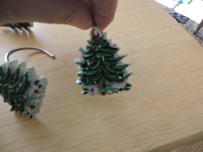 CHRISTMAS TREE SHOWER CURTAIN HOLDERS (23 CERAMIC)