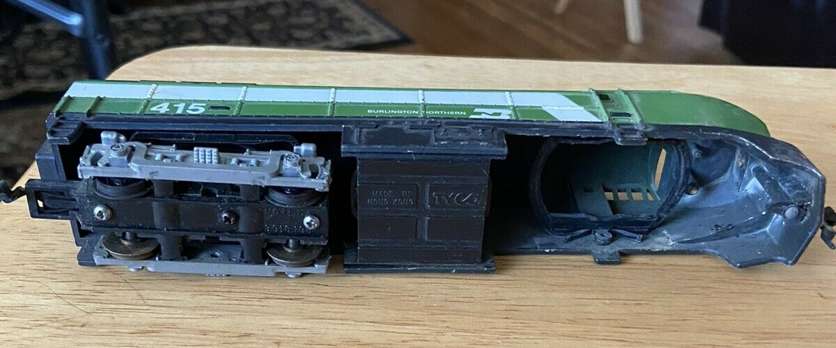 TYCO Burlington Northern Engine Model Railroad Car
