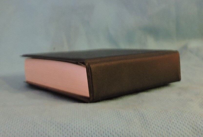 RUSSIAN MADE DESKTOP MEMO PAD WITH ANCIENT CITY PICTURED ON TOP