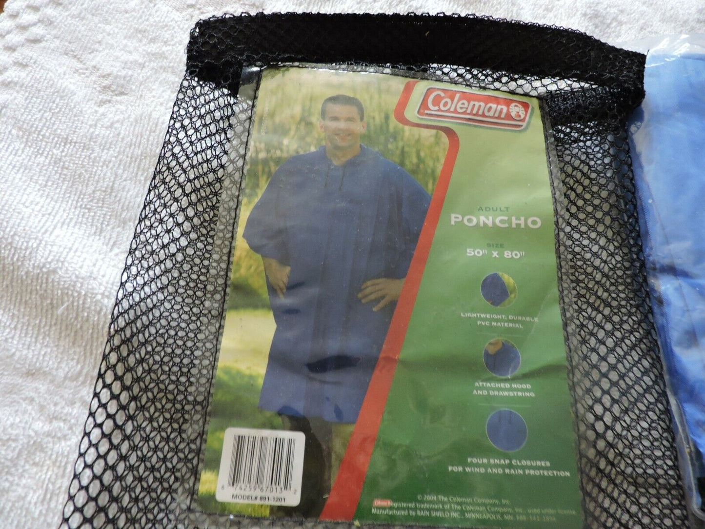 COLEMAN  ADULT PONCHO 50X80 INCHES NEW