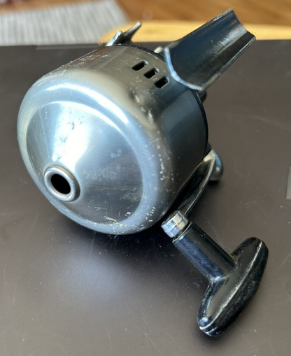 Vintage DAIWA 103 Fishing Reel (Silver) Ready to go fishing!