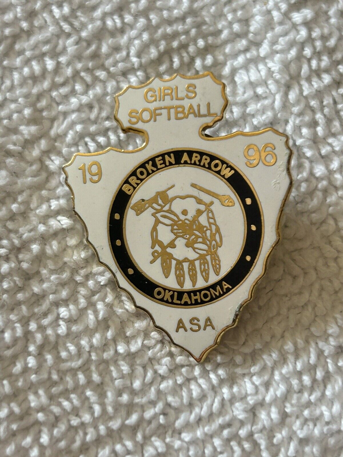 SOFTBALL PINS:  (5) MAVERICKS-2, CRESTED BULLE, CC, BROKEN ARROW 1996
