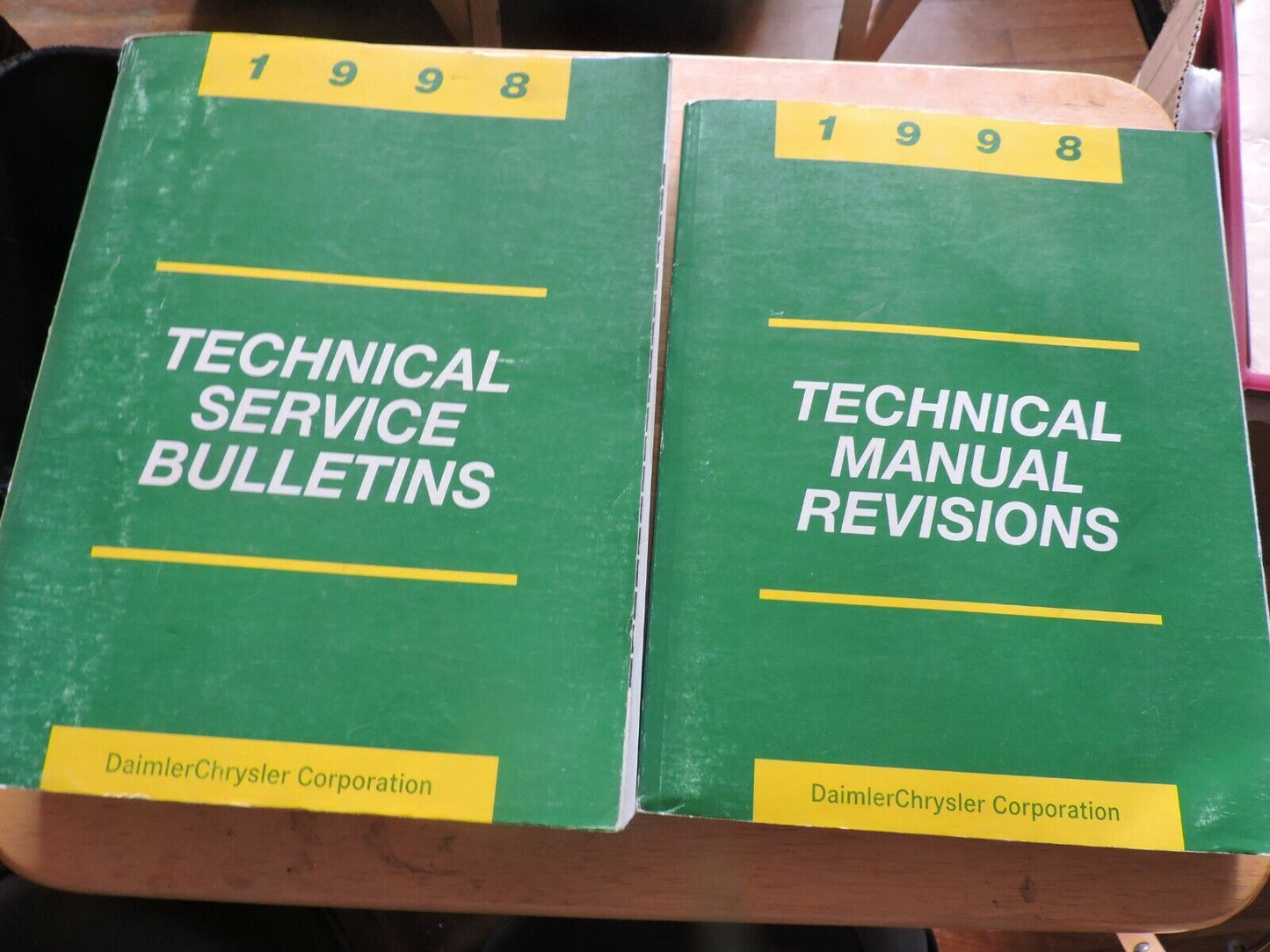 SET OF DAIMLER CHRYSLER CORPORATION TECHNICAL SERVICE BULLETINS & REVISIONS