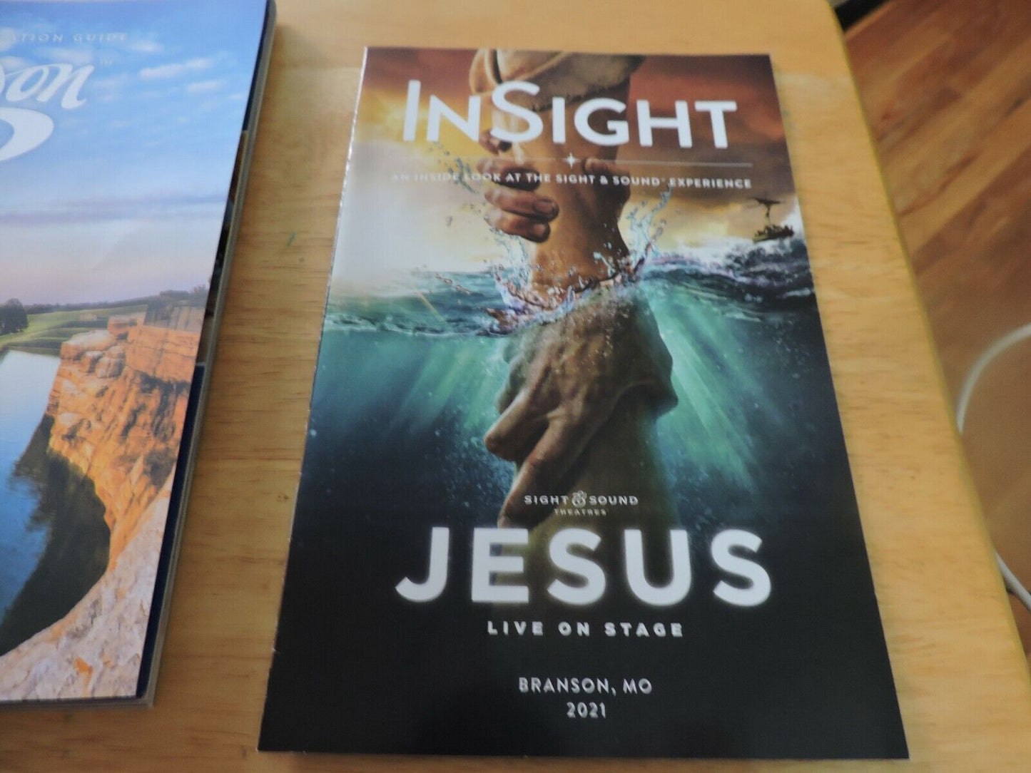 OFFICIAL BRANSON MO VACTION GUIDE & JESUS PLAYBILL