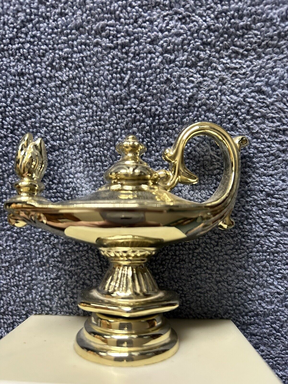 TROPHY:  " ALADDINS LAMP" 0 4 .25 X 3.5 X 3 INCHES