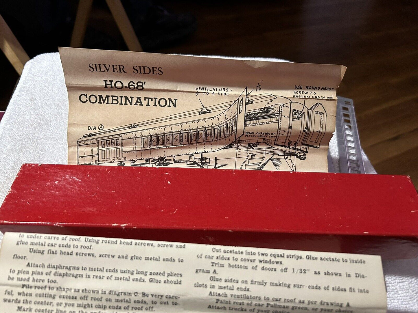 SILVER SIDES HO PASSENGER KIT:68' NYC BAGGAGE COUCH--JC MODELS