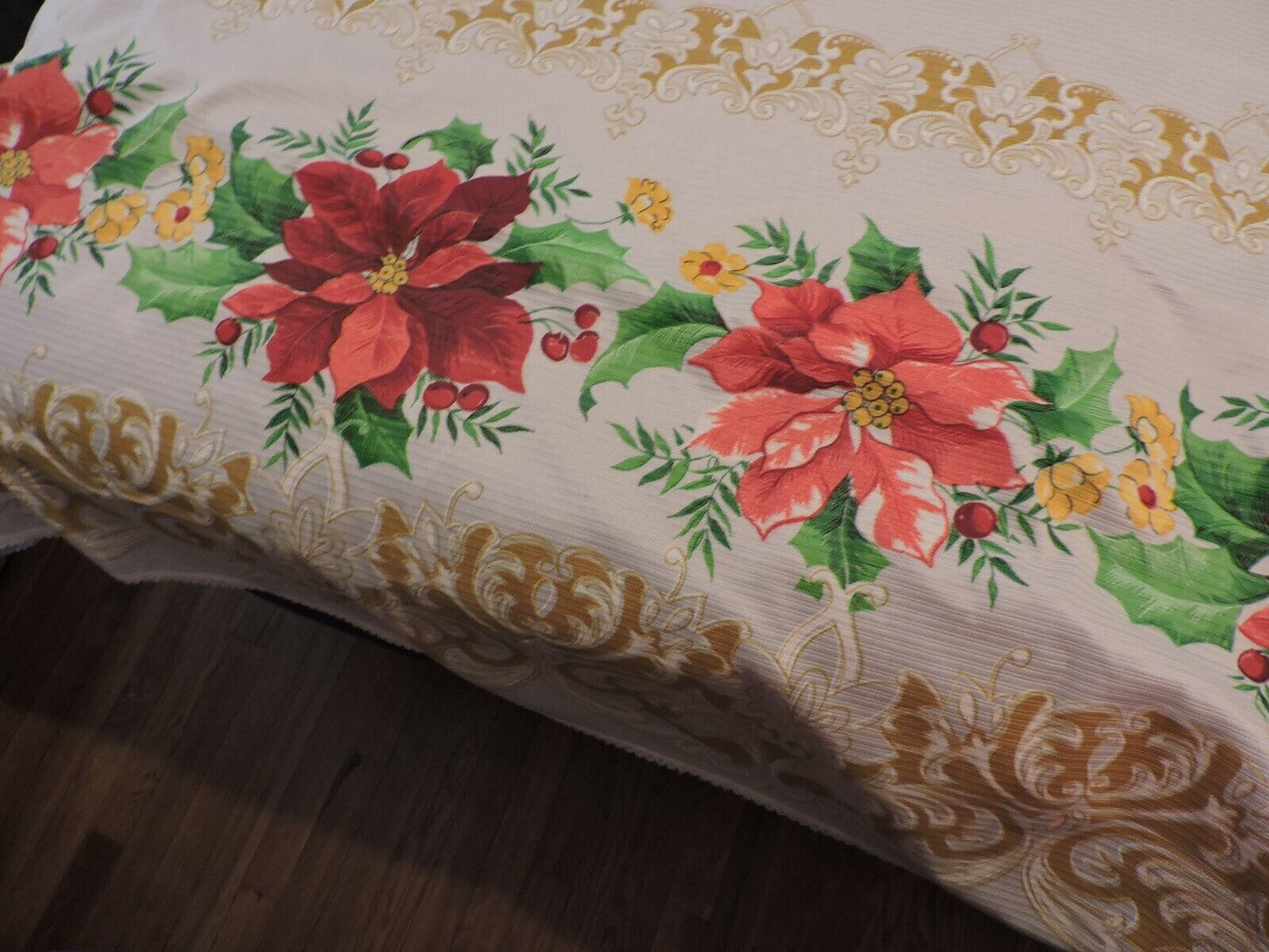 POINSETTIA TABLE CLOTH--87"X61"