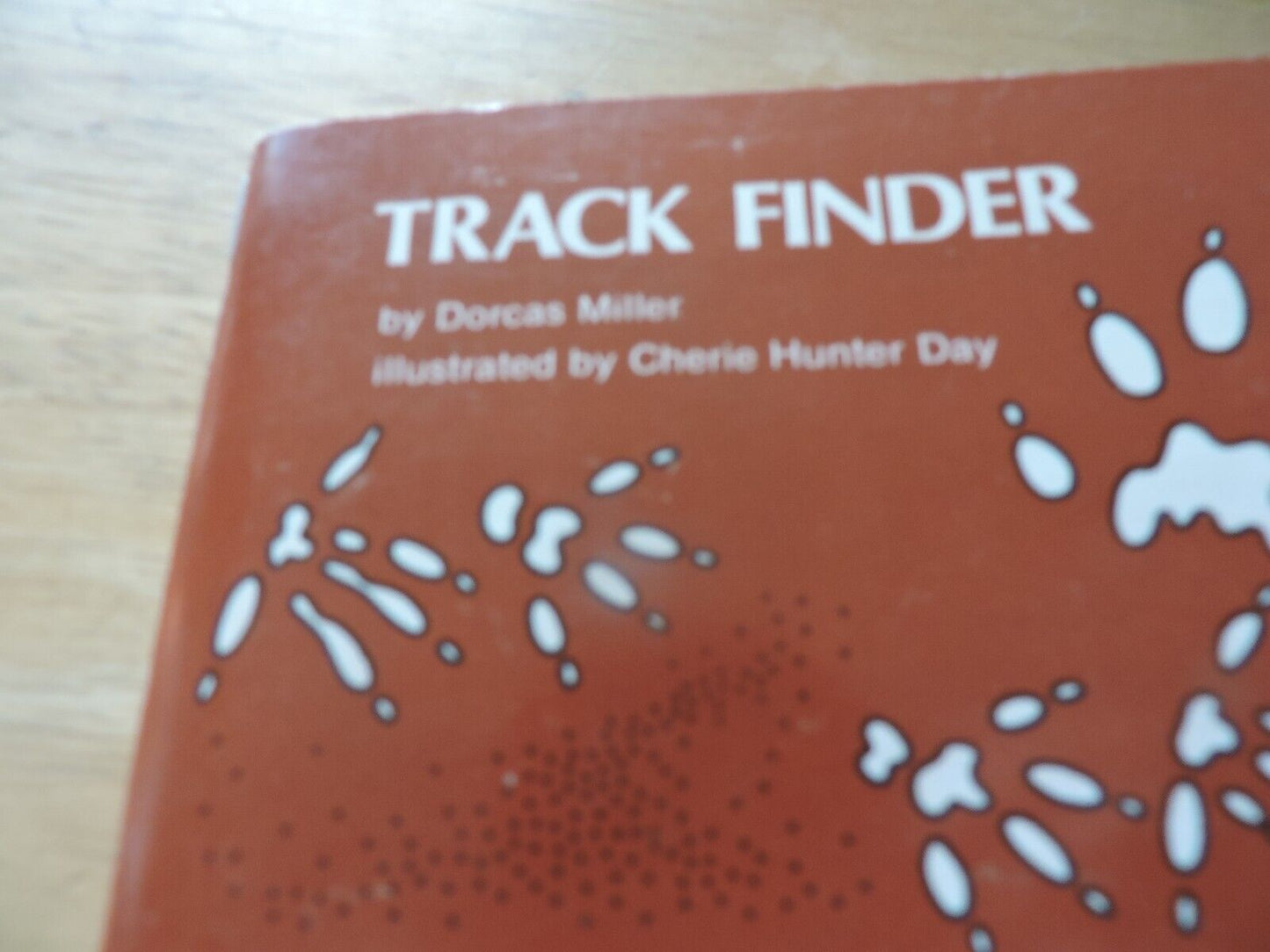 Track Finder : A Guide to Mammal Tracks of Eastern North America by Dorcas S....