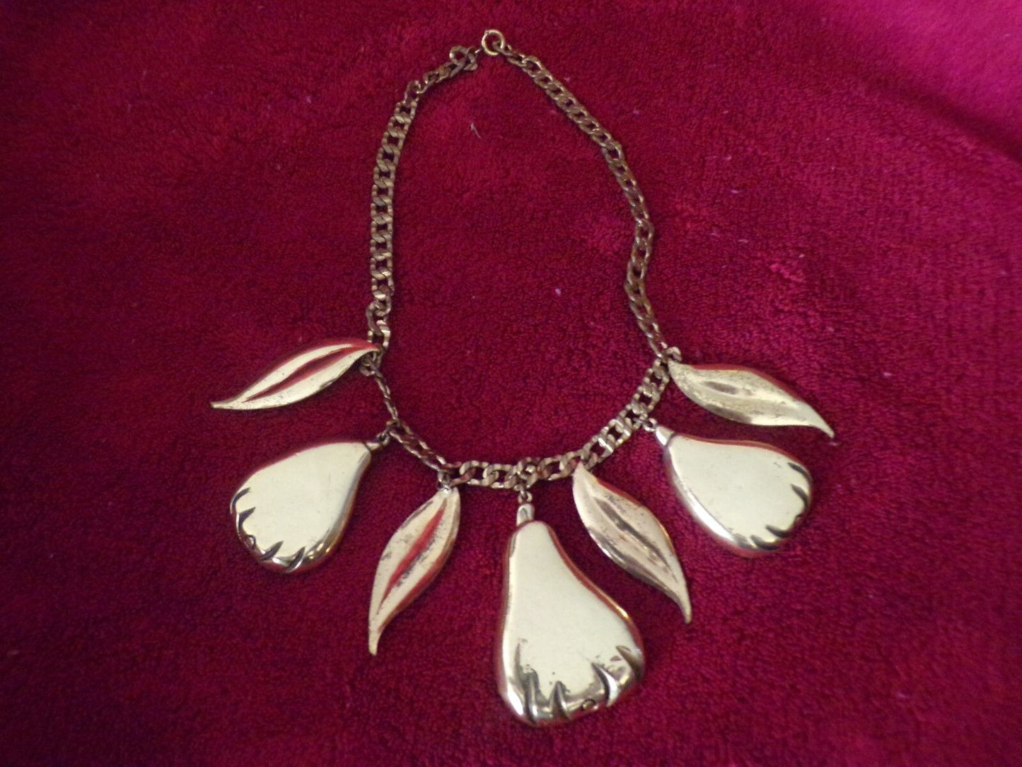 Vintage/Antique Gold Colored Leaf/Flower 10" Necklace