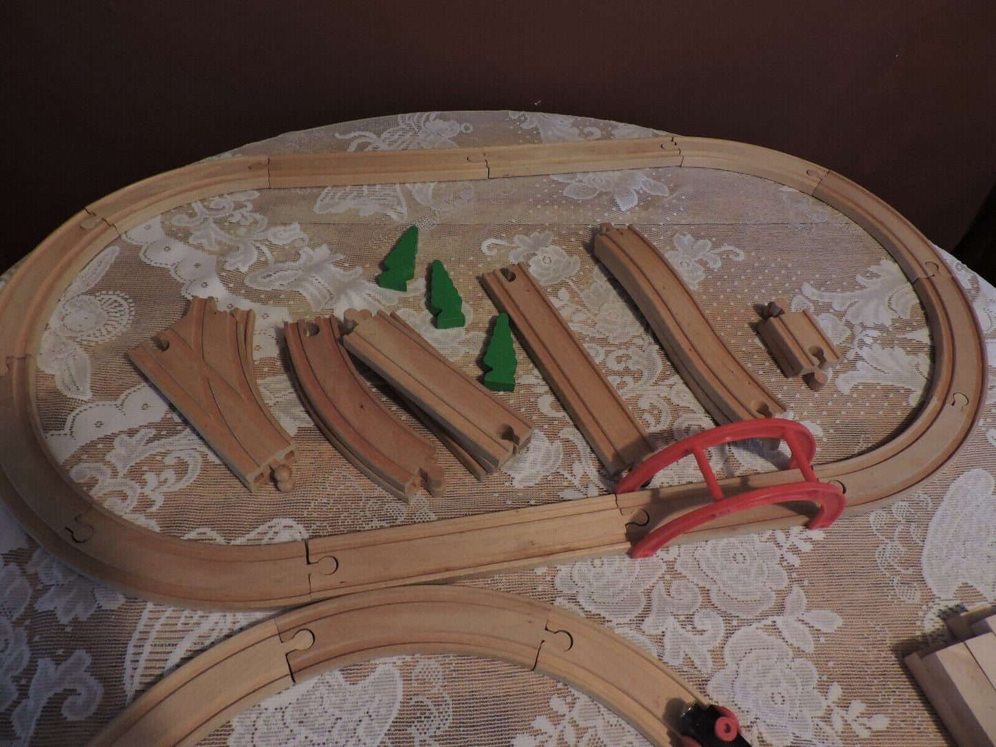 WOODEN TRAIN TRACK AND 4 PIECE TRAIN SET