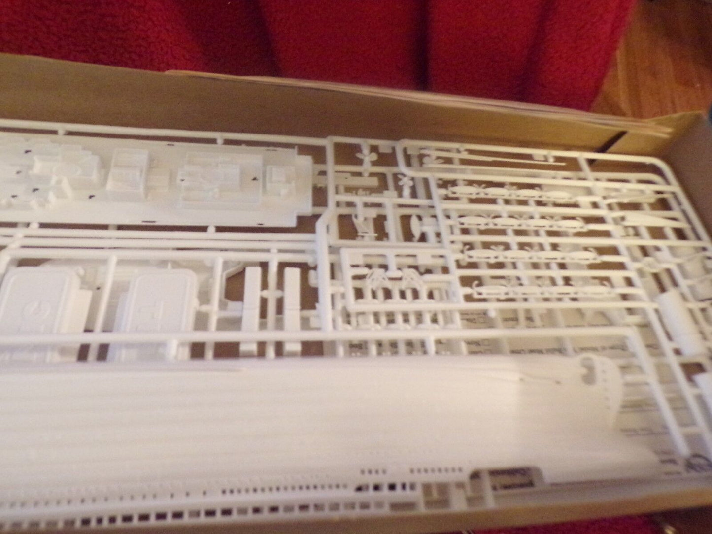 Vintage (1974) Revell Model: RMS Titanic Scale Model: 18 1/2" Long-1/570 Scale