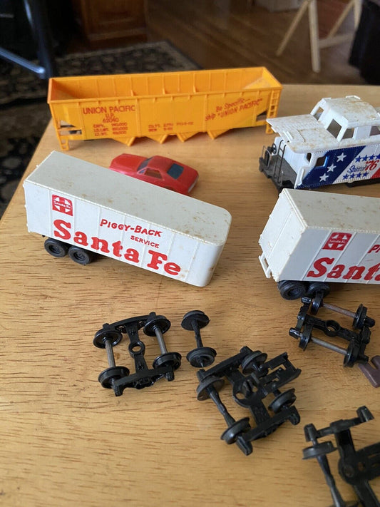 Lot of TYCO Train Cars and Parts for a Model Train set (For Parts Only)