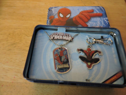MARVEL ULTIMATE SPIDER-MAN NECKLACE AND ZIPPER PULL IN COLLECTOR CASE
