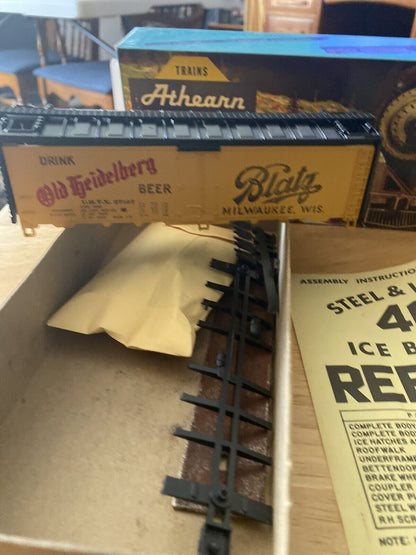 ATHEARN TRAINS IN MINIATURE BLATZ REFRIGERTOR CAR  (NIB)