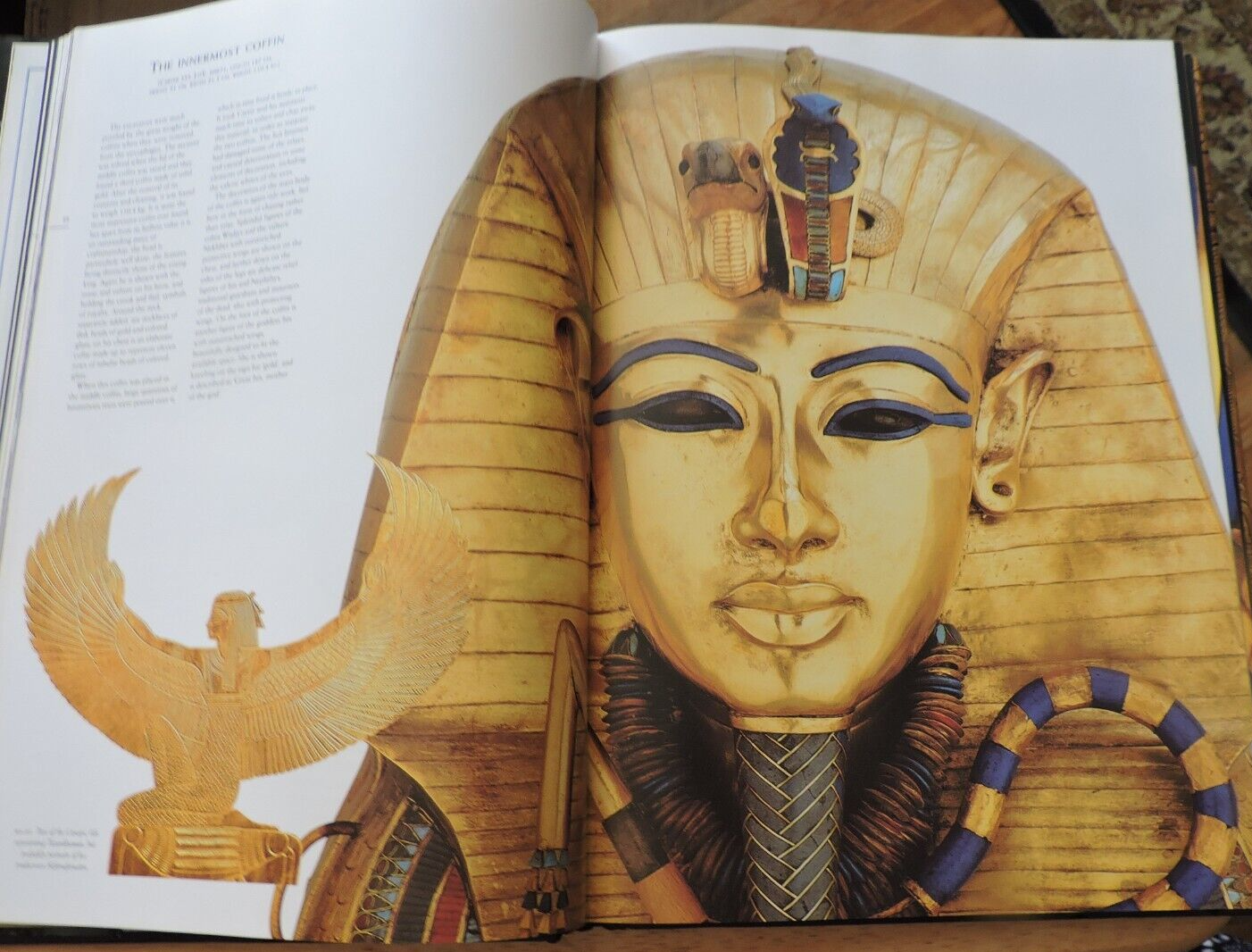 TUTANKHAMUN BY T.GH. JAMES, PHOTOS A. DELUCA 2000