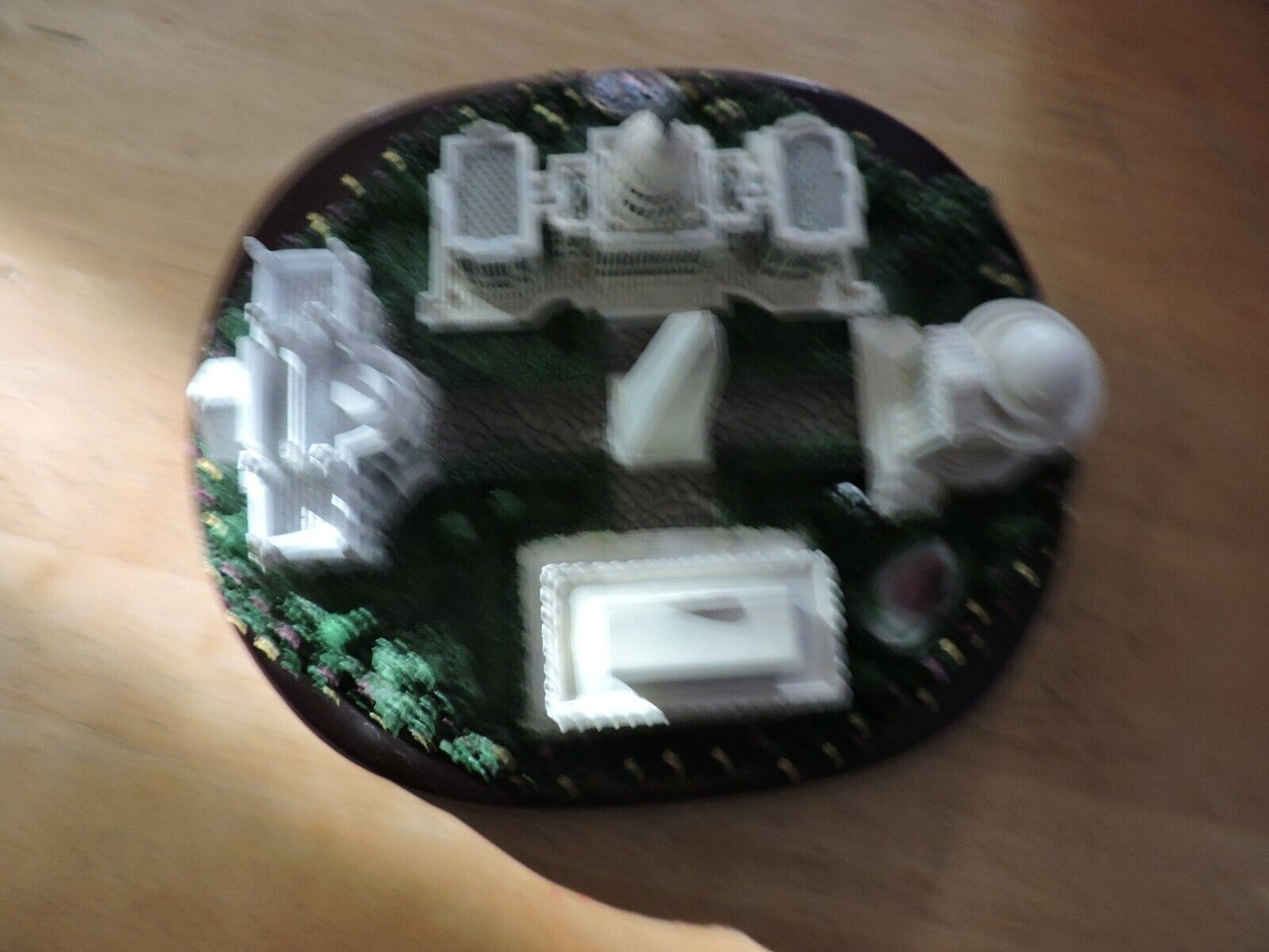 WASHINGTON D C  LANDMARKS CERAMIC TABLE DECORATION  9X75X4 INCHES
