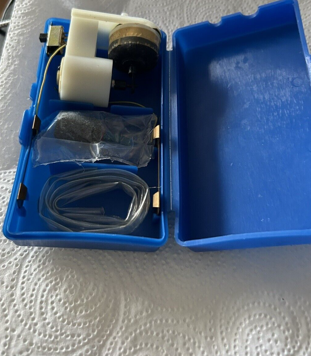 POCKET AIR PUMP  USES "D" BATTERIES (FOR PARTS ONLY)