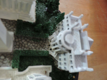 WASHINGTON D C  LANDMARKS CERAMIC TABLE DECORATION  9X75X4 INCHES