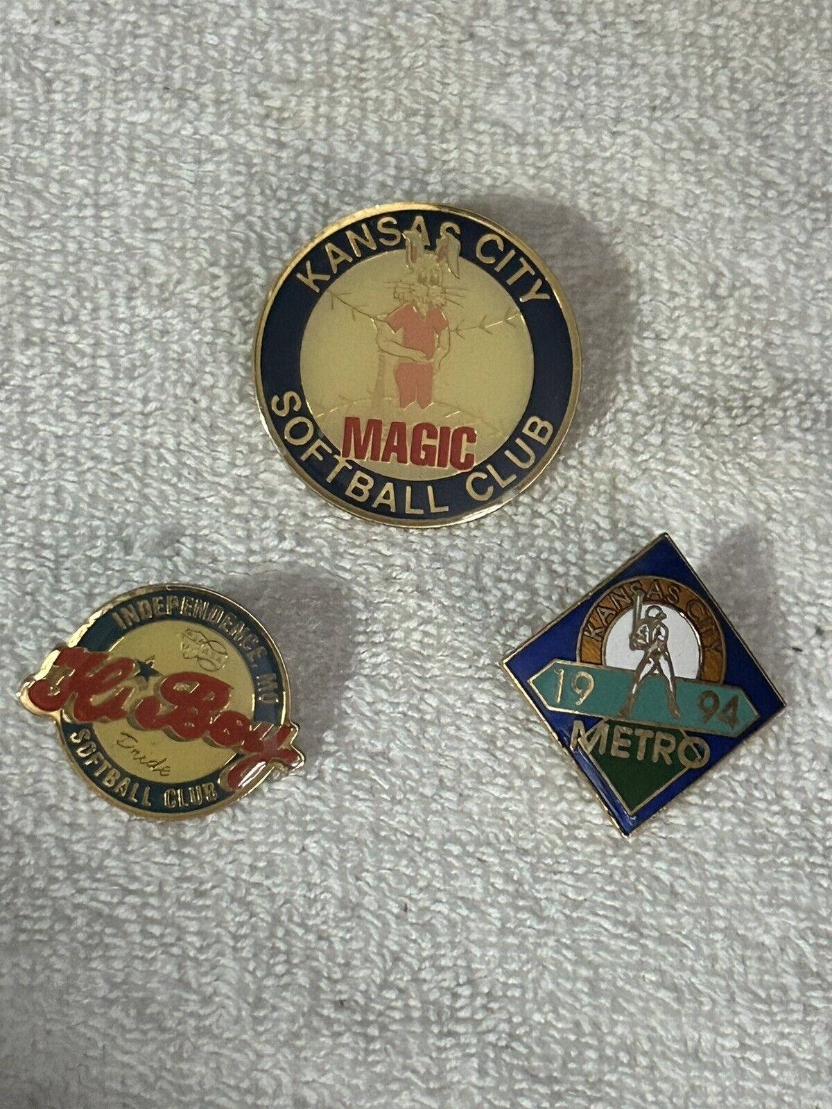 SOFTBALL PIN: (3) KANSAS CITY MAGIC & KC METRO,  INDEPENDENCE HI BOY