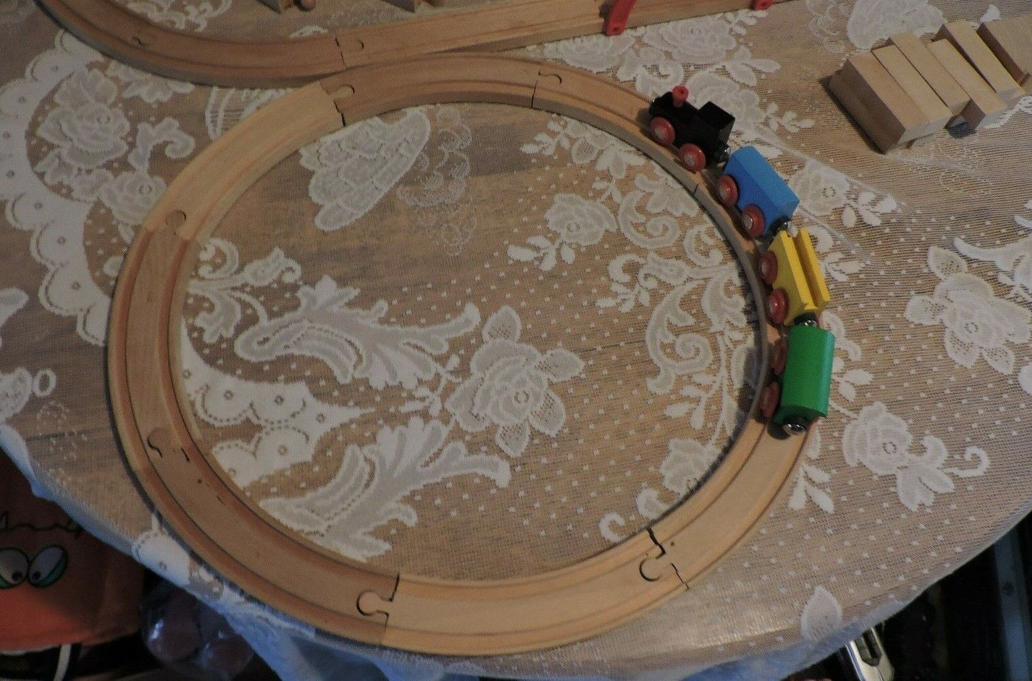 WOODEN TRAIN TRACK AND 4 PIECE TRAIN SET