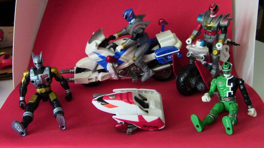 Bandai SPD Power Ranger Figurine Set (Includes 2 SPD Motorcyles & 4 SPD Figures)