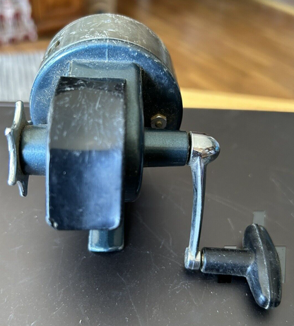 Vintage DAIWA 103 Fishing Reel (Silver) Ready to go fishing!