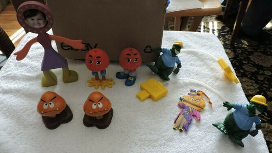 VARIETY LOT OF TOYS--8 PIECES