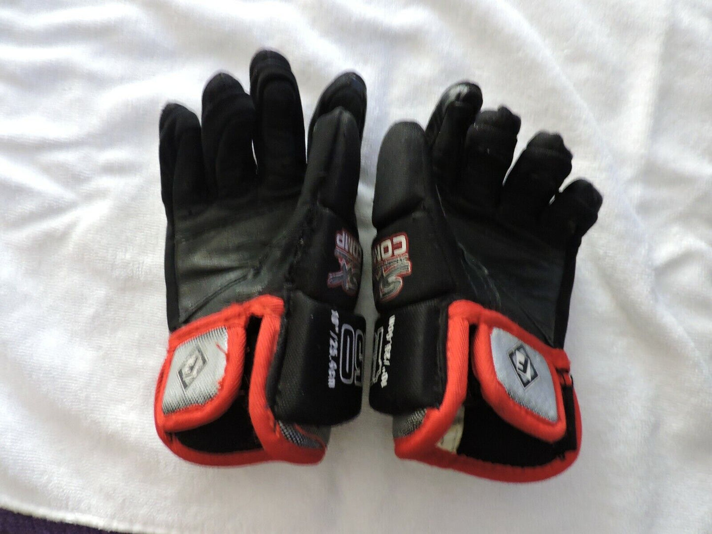 FRANKLIN STREET EXTREME COMP GLOVES  (BLACK AND SILVER AND RED)