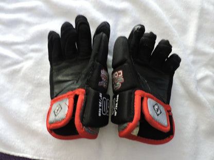 FRANKLIN STREET EXTREME COMP GLOVES  (BLACK AND SILVER AND RED)