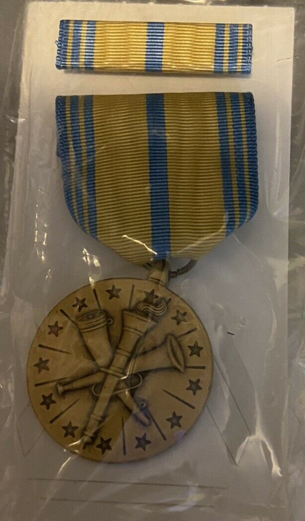 Armed Forces Reserve Medal: NATIONAL GUARD VERSION Medal & Ribbon Set